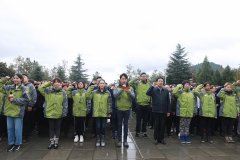 佟大为关悦种桑树荐美食 助力四川仪陇扶贫