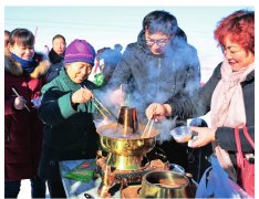 乌鲁木齐县冰雪美食节：脚踏冰雪 手捧热碗吃火锅